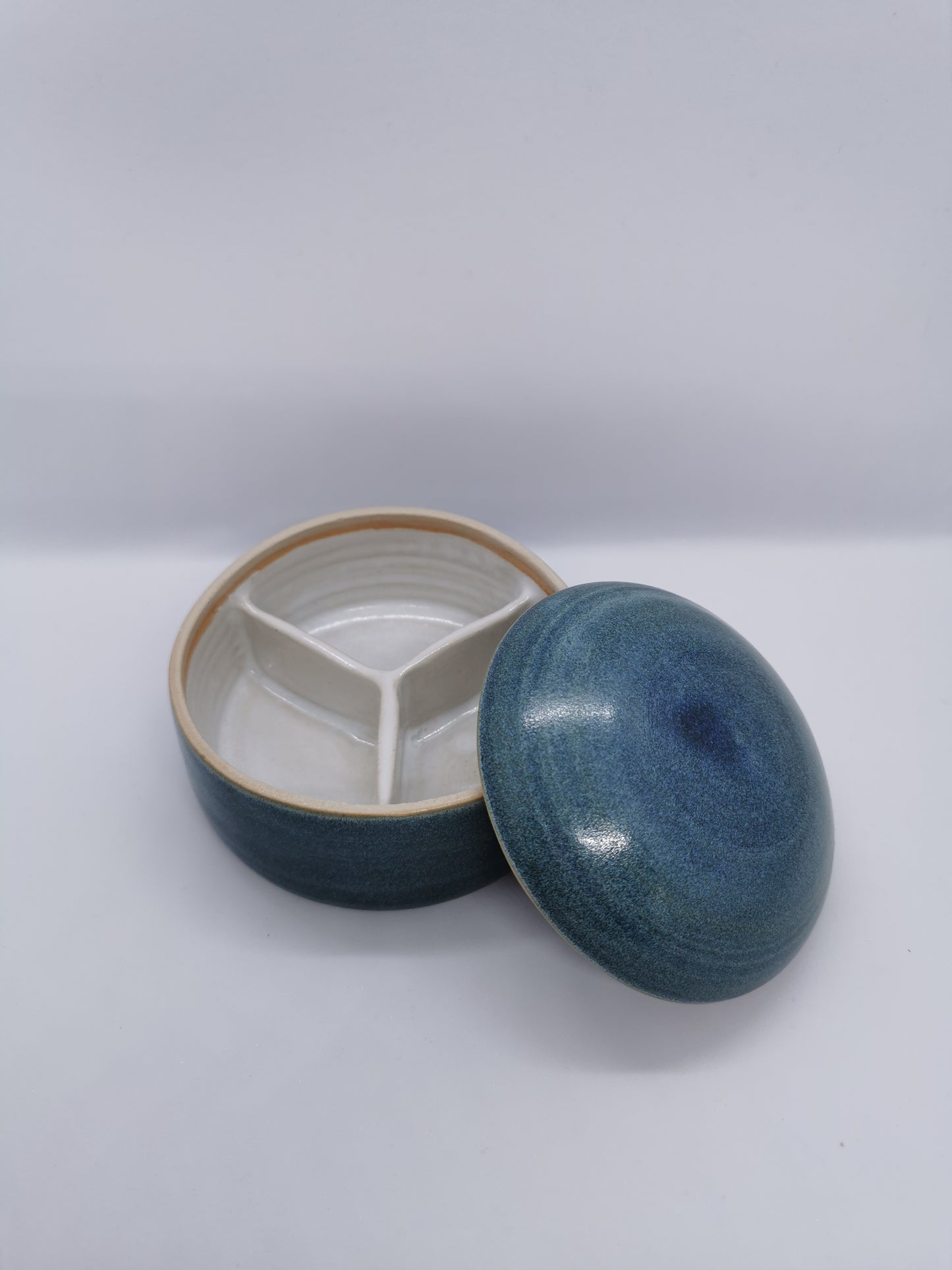 Stor smykkeskrin med ruminddeling