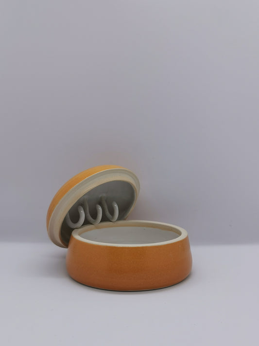 Stor smykkeskrin med halskæde krog