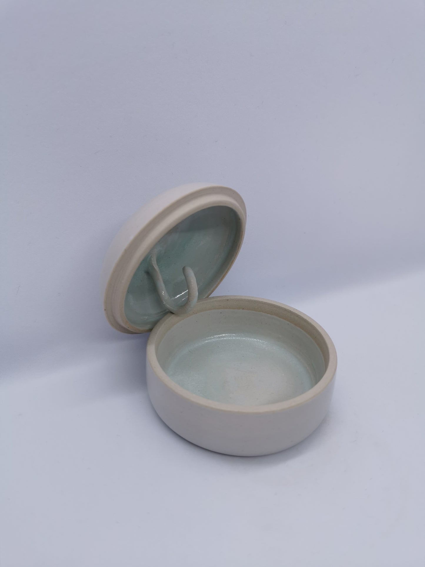 Lille smykkeskrin med halskæde krog