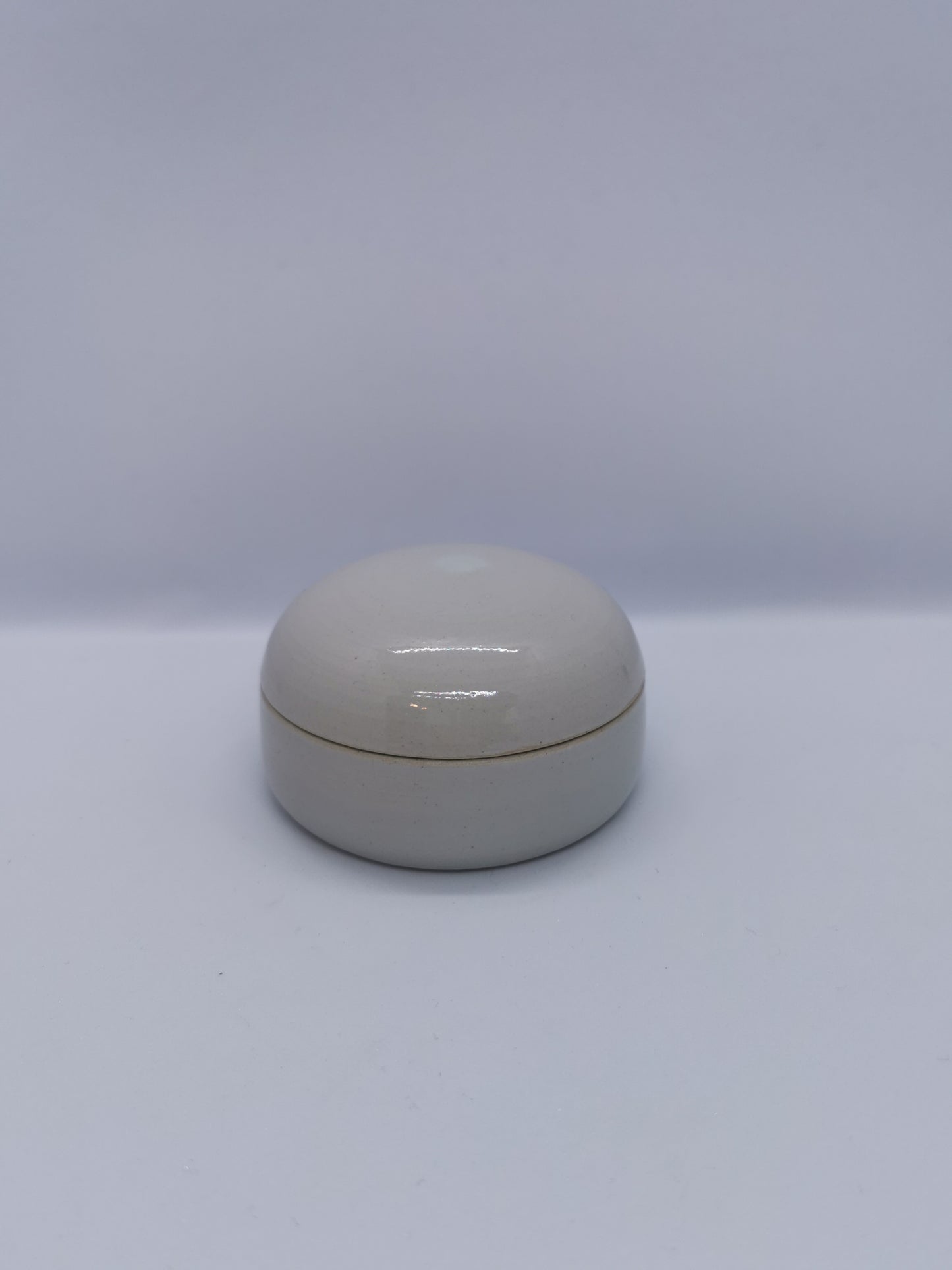 Lille smykkeskrin med halskæde krog