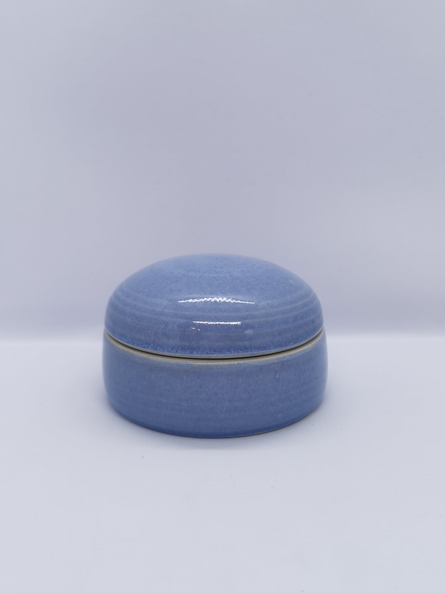 Stor smykkeskrin med halskæde krog