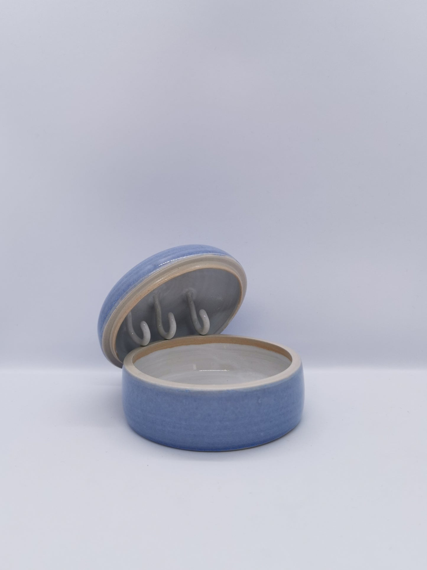 Stor smykkeskrin med halskæde krog